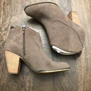 Steve Madden Taupe Plover booties size 8.5